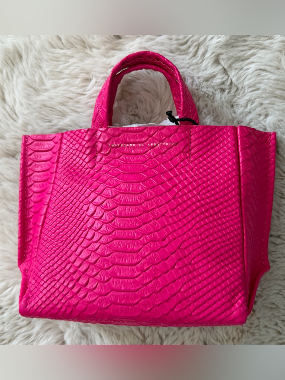 Ampersand & Apostrophe Women's Hot Pink Croc-Embossed Tote Bag